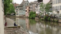 Tak cuma Paris, Kota Strasbourg juga jadi salah satu kota tercantik di Eropa yang berada di kawasan Prancis. Kota yang berada di bagian timur Prancis ini dikelilingi oleh Sungai Rhein dan dikenal dengan sebutan Grande Ile (pulau besar). Diketahui, daerah ini pun dijadikan sebagai salah satu situs warisan dunia oleh UNESCO di tahun 1988. Christopher Furlong/Getty Images.