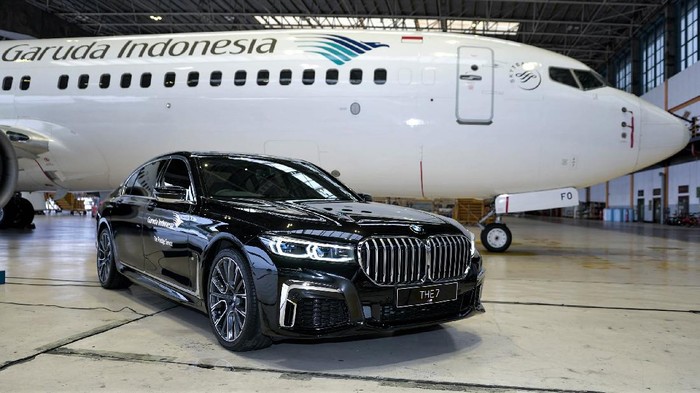 Asyik, Penumpang Garuda Kini Bisa Diantar Jemput Mobil Mewah Garuda Indonesia dan BMW Indonesia luncurkan layanan βThe Prestige Serviceβ yang hadirkan layanan transportasi premium dari dan menuju bandara Soekarno-Hatta.