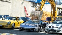 Mobil mewah ini merupakan barang impor yang berhasil disita oleh pemerintah dan dibantu Bea Cukai Filipina karena merupakan hasil selundupan. Foto: Dok. Bureau of Customs PH