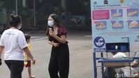 Kasus COVID-19 di Ibu Kota pun terus bertambah setiap harinya. Hingga Sabtu (19/6) kemarin, penambahan kasus baru corona di Jakarta kembali mencetak rekor.Pemprov DKI Jakarta melaporkan tambahan kasus baru mencapai 4.895 sehingga totalnya mencapai 468.447. 