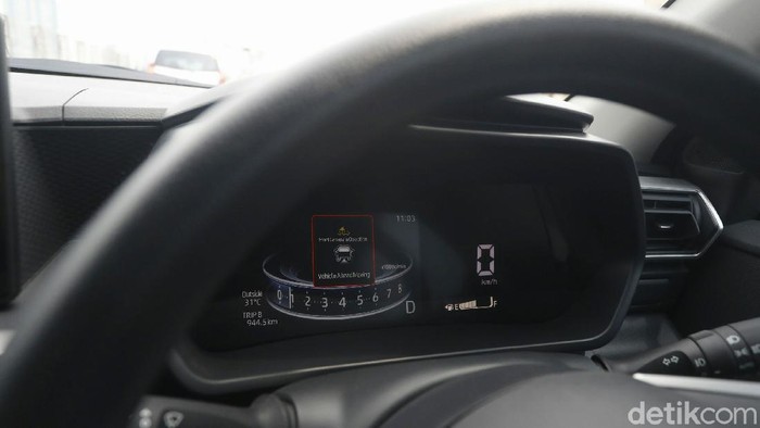 Penampakan Daihatsu Rocky saat Ototest di kawasan Jakarta, Jumat (18/6/2021).
