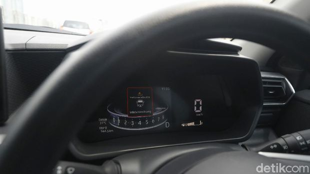 Penampakan Daihatsu Rocky saat Ototest di kawasan Jakarta, Jumat (18/6/2021).