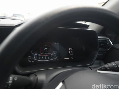 Penampakan Daihatsu Rocky saat Ototest di kawasan Jakarta, Jumat (18/6/2021).