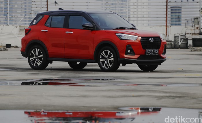 Penampakan Daihatsu Rocky saat Ototest di kawasan Jakarta, Jumat (18/6/2021).