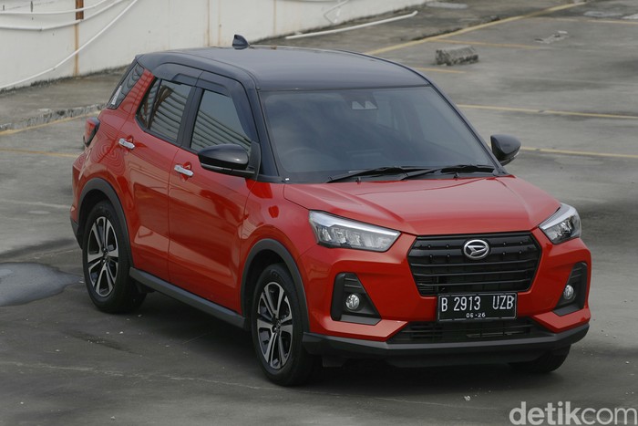 Penampakan Daihatsu Rocky saat Ototest di kawasan Jakarta, Jumat (18/6/2021).