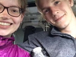 Potret Tatapan Mata Romantis Hewan ke Pemiliknya