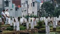 Seperti diketahui, area pemakaman di TPU Srengseng Sawah 2 dimanfaatkan sebagai lahan pemakaman jenazah pasien COVID-19. 