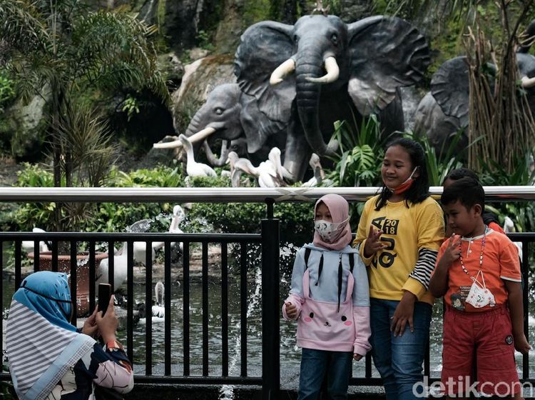 Kasus Corona DKI Ngegas, Ragunan Masih Dikunjungi Wisatawan