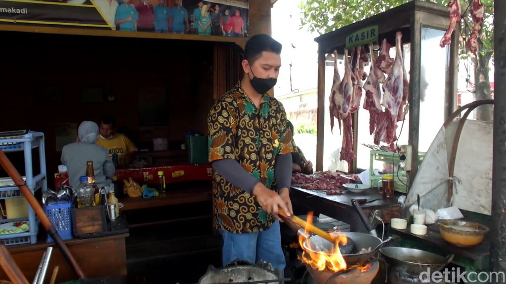 Kenyal Gurih! Sensasi Enak Makan Krenyos yang Populer di Bantul