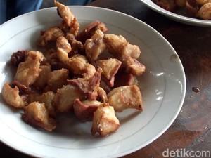 Kenyal Gurih! Sensasi Enak Makan Krenyos yang Populer di Bantul