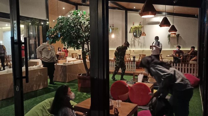 Langgar Jam Buka, Kafe di Depok Disegel (Foto: Istimewa)