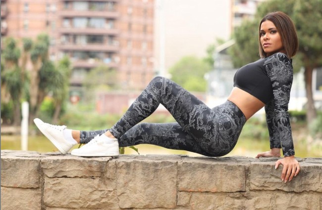 Autoseksual merupakan istilah yang digunakan untuk menyebut orang yang lebih tertarik kepada dirinya sendiri ketimbang orang lain. Berbeda dengan narsisme yang ingin selalu dikagumi dan dipuji orang, seorang autoseksual memiliki ketertarikan terhadap dirinya sendiri, tanpa harus melibatkan pihak lain. Foto: Instagram/@luanasandien