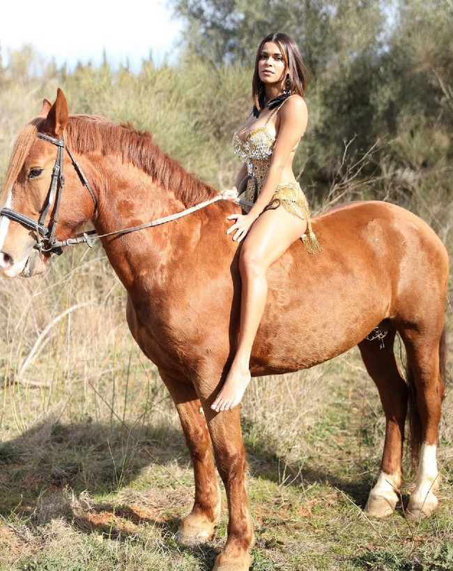 Kecenderungan autoseksual ini membuatnya lebih sering mendapatkan kepuasan seks lewat jalan masturbasi daripada bercinta dengan pasangan. Foto: Instagram/@luanasandien