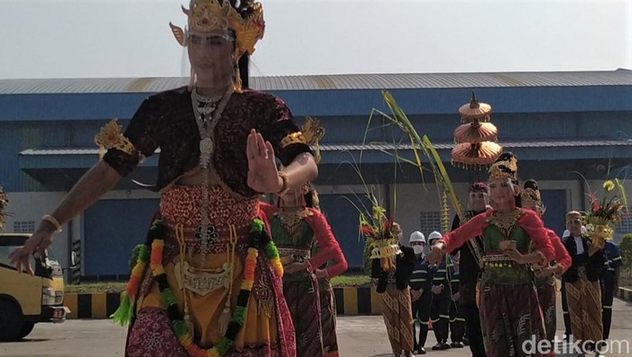 Tradisi manten tebu jadi salah satu tradisi unik yang kerap digelar di Indonesia. Di Kabupaten Blitar, tradisi ini diharapkan dapat jadi destinasi wisata baru.