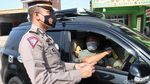 Penyekatan di Exit Tol Cileunyi, 50 Pengendara Dites Rapid Antigen