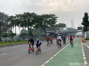 Banyak Sepeda Keluar Jalur Khusus di Jalan Sudirman-Thamrin Pagi Ini