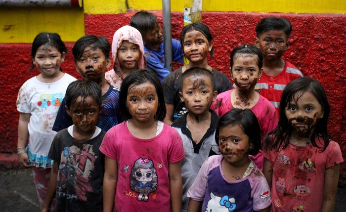 Indahnya keberagaman bukan hanya sekadar simbol dan ucapan belaka. Di Pulo Geulis ini toleransi antarumat beragama masih terawat hingga kini. Ini buktinya.