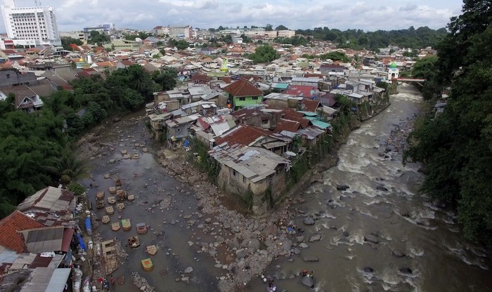 Indahnya keberagaman bukan hanya sekadar simbol dan ucapan belaka. Di Pulo Geulis ini toleransi antarumat beragama masih terawat hingga kini. Ini buktinya.