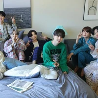 Sebagai ibukota dari Korea Selatan, Seoul menjadi rumah bagi para anggota BTS. Kawasan yang dipilih pun tentu saja  menyandang status elite, seperti Hannam. Hampir semua anggota BTS memiliki properti di kawasan tersebut. Salah satunya Suga yang menurut kanal YouTube MBC, Suga pernah membeli sebuah rumah di Hannam seharga US$ 3 juta atau sekitar Rp 43 miliar pada Agustus 2018. Foto: Dok. Instagram/YouTube