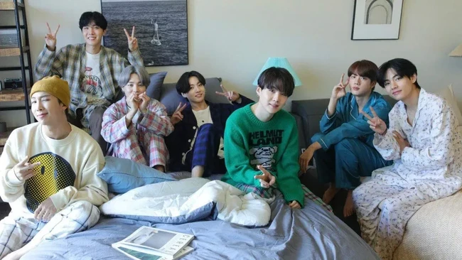 Sebagai ibukota dari Korea Selatan, Seoul menjadi rumah bagi para anggota BTS. Kawasan yang dipilih pun tentu saja  menyandang status elite, seperti Hannam. Hampir semua anggota BTS memiliki properti di kawasan tersebut. Salah satunya Suga yang menurut kanal YouTube MBC, Suga pernah membeli sebuah rumah di Hannam seharga US$ 3 juta atau sekitar Rp 43 miliar pada Agustus 2018. Foto: Dok. Instagram/YouTube