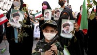 Ucapan selamat pun mengalir dari sejumlah tokoh untuk pemimpin terbaru Iran. Ucapan selamat datang secara khusus dari saingan utamanya Abdolnasser Hemmati yang mengaku kalah, bahkan sebelum hasil resmi diumumkan. Dua kandidat calon presiden lainnya dalam pilpres kali ini juga turut mengucapkan selamat atas kemenangannya.