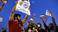 Hasil ini menandai perubahan signifikan dalam arah pemerintahan di Iran selama delapan tahun di bawah Rouhani. Kemenangannya juga akan memberi lebih banyak kekuatan kepada kelompok garis keras Iran di tengah pembicaraan yang sedang berlangsung di Wina terkait kesepakatan nuklir 2015 yang dicapai oleh Iran dan kekuatan dunia. Saat ini, Iran berada dalam situasi kritis akibat sanksi keras AS yang dijatuhkan oleh pemerintahan Trump, setelah Washington meninggalkan kesepakatan nuklir internasional. Sanksi ini telah menjerumuskan perekonomian Iran ke dalam resesi.