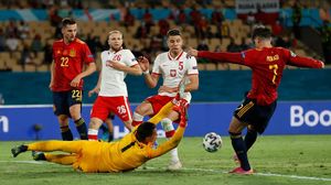 Foto Momen Spanyol di Depan Gawang Polandia tapi Tidak Gol Juga