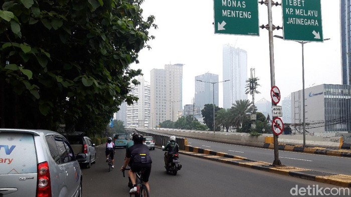 Suasana JLNT Kp Melayu, Minggu (20/6) yang ditiadakan jalur khusus road bike