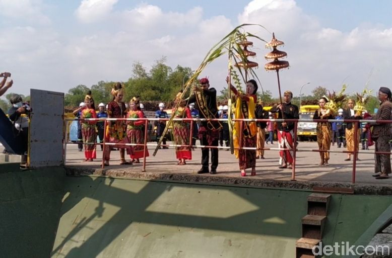 Tradisi Manten Tebu di Blitar