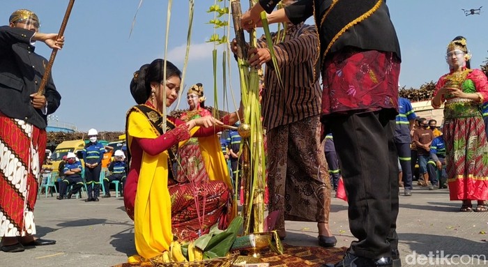 Tradisi Manten Tebu di Blitar