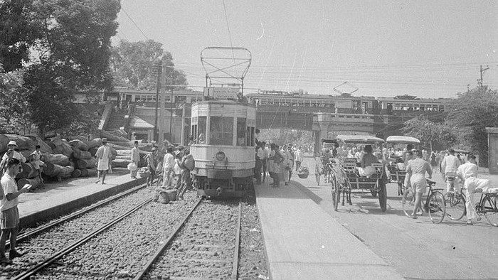 Trem Jakarta memiliki beragam transportasi umum sejak zaman kolonial Belanda. Yuk, lihat perkembangan transportasi umum di Ibu Kota dari masa ke masa.