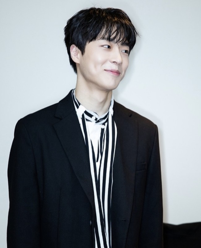 Aktor kelahiran 4 April 1998 ini merupakan lulusan Institut Seni Seoul jurusan Akting. Kampus bergengsi itu telah melahirkan sejumlah aktor ternama seperti Park Seo Joon dan Jo Jung Suk. Foto: dok. Instagram inhyuk_bb