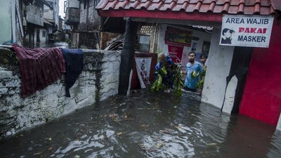 Banjir Rendam Kawasan Kacapiring Bandung