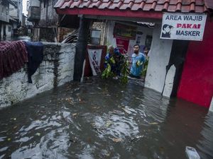 Banjir Rendam Kawasan Kacapiring Bandung