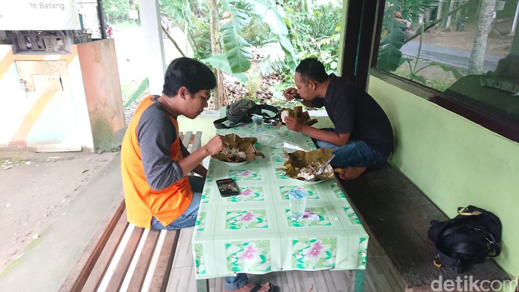 Botok Ikan Laut Trenggalek yang Gurih Sedap Berbungkus Daun Pisang