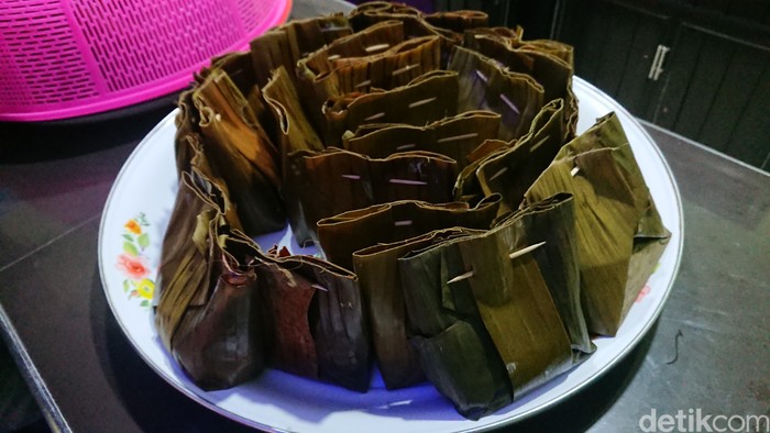 Botok Ikan Laut Trenggalek yang Gurih Sedap Berbungkus Daun Pisang