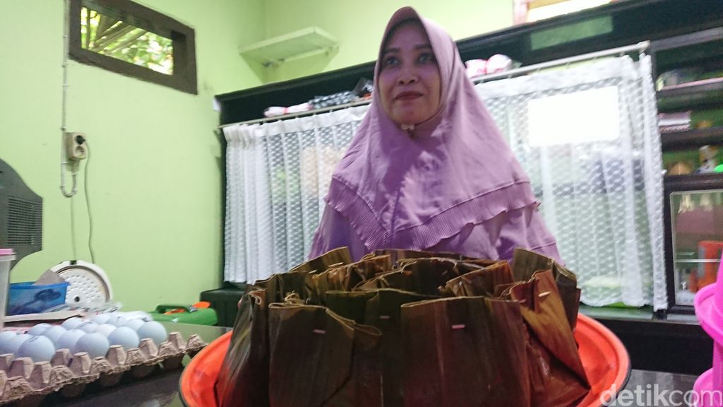 Botok Ikan Laut Trenggalek yang Gurih Sedap Berbungkus Daun Pisang
