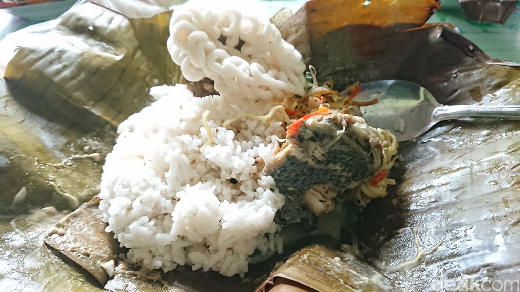 Botok Ikan Laut Trenggalek yang Gurih Sedap Berbungkus Daun Pisang