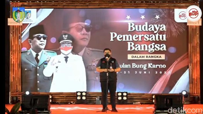 Juni disebut-sebut sebagai bulan Bung Karno. Bupati Kediri Hanindhito Himawan Pramana menggelar acara seni budaya 2021 untuk merayakannya.