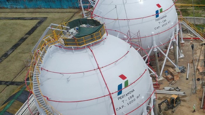 Capai 95%, Begini Progres Pembangunan Terminal LPG Pertamina di Ambon PT Pertamina (Persero) membangun infrastruktur Terminal LPG di wilayah Indonesia Timur. Salah satunya adalah di Wayame Ambon.