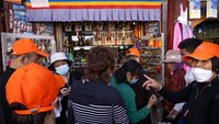 Menurut ahli geografi budaya di New York University Shanghai, Travis Klingberg, wisatawan tertarik pada mistis dan mitos Tibet sebagai tanah terpencil yang tertutup salju. Namun, Tibet juga menarik karena pemandangan alamnya yang indah.