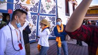 Selain Istana Potala, Tibet juga memiliki sejumlah lokasi pariwisata alam yang menarik. Salah satunya, Danau Namtso yang dikelilingi puncak yang tertutup salju dan kuil Buddha dengan kawanan yak dan burung yang bermigrasi di cakrawala.