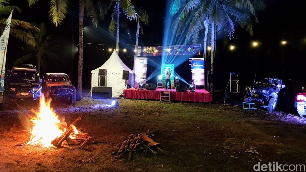 Corp 4×4 Adventure singgah di  kawasan Konservasi Penyu Objek Wisata Kalibuntu, Desa Jogosimo, Kecamatan Klirong, Minggu (20/6) malam.
