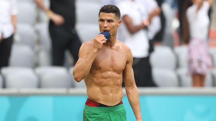 Cristiano Ronaldo MUNICH, GERMANY - JUNE 19: Cristiano Ronaldo of Portugal looks dejected following defeat in the UEFA Euro 2020 Championship Group F match between Portugal and Germany at Football Arena Munich on June 19, 2021 in Munich, Germany. (Photo by Alexander Hassenstein/Getty Images)