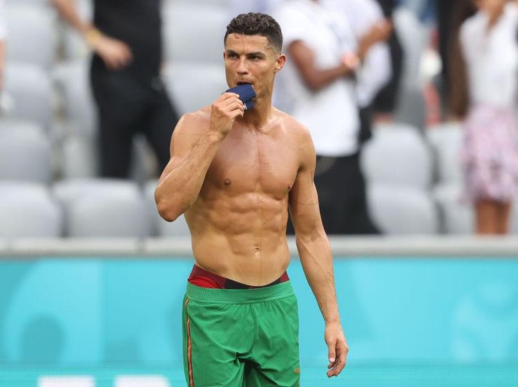 Cristiano Ronaldo dan Sixpack Water Only