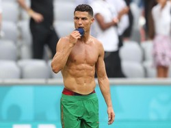Otot kekar dan sixpack Cristiano Ronaldo jadi perhatian. Di usia 36 tahun, Ronaldo masih memiliki fisik yang prima (Getty Images/Alexander Hassenstein)