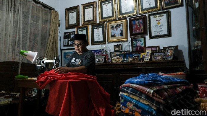 Geliat Perajin Ondel-ondel Jelang HUT Jakarta HUT DKI Jakarta membawa berkah tersendiri bagi perajin ondel-ondel. Pesanan ondel-ondel mengalir menjelang ulang tahun ke-494 ibu kota.