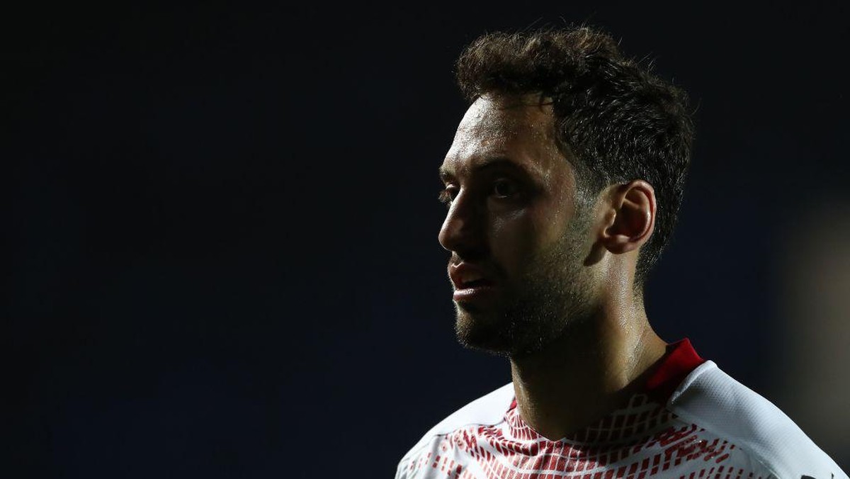 Hakan Calhanoglu merapat ke Inter Milan (Getty Images/Marco Luzzani)