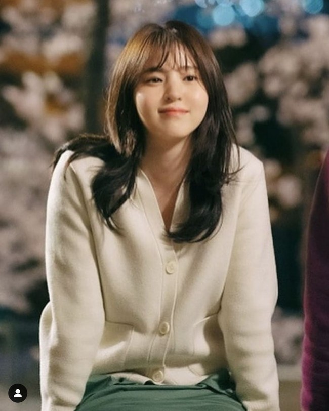 Han So Hee sebelumnya mencuri atensi melalui perannya sebagai pelakor dalam drama Korea World of The Married. Kini membintangi Nevertheless, So Hee mengaku dalam kehidupan nyata dirinya lebih mirip karakter Yoo Na Bi yang kini diperankannya. Foto: Dok. JTBCDrama