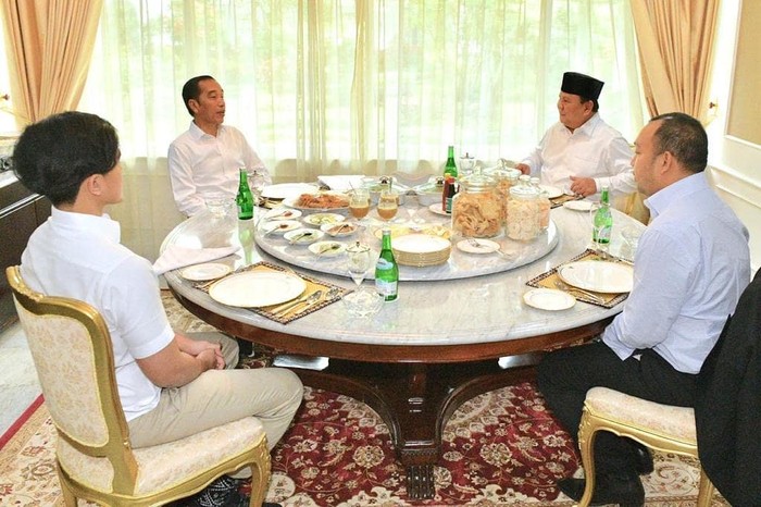 Hari Ulang Tahun Jokowi, Intip Momen Blusukannya Belanja Buah di Pasar Hari Ulang Tahun Jokowi, Intip Momen Blusukannya Belanja Buah di Pasar